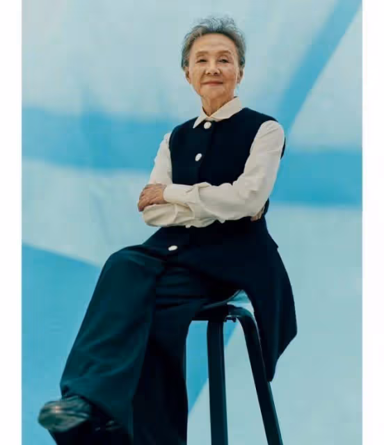這才是女人老去最真實的樣子:83歲吳彥姝,不扮美不顯老,真優雅