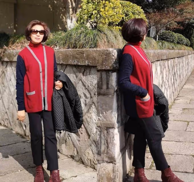 這才是最真實的60歲穿搭,不扮美、不做作,簡潔大氣又舒適