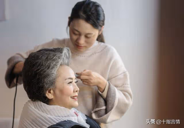 姐,我沒辦法照顧媽,你接過去吧!女兒:行,先答應給姐做三件事