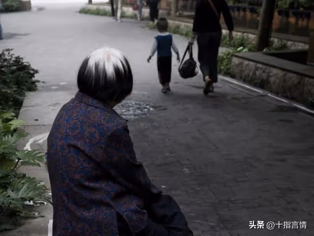 我63歲沒有退休金,遭到孩子們嫌棄後我做了三個決定,全家歡喜
