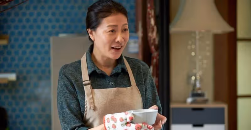 兒媳偷往娘家搬東西，婆婆不動聲色送親家金鐲子，兒媳：是我不對