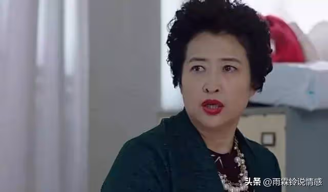 兒媳偷往娘家搬東西,婆婆不動聲色送親家金鐲子,兒媳:是我不對