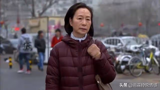 兒媳偷往娘家搬東西,婆婆不動聲色送親家金鐲子,兒媳:是我不對