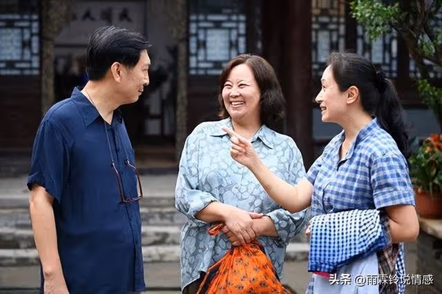 兒媳偷往娘家搬東西,婆婆不動聲色送親家金鐲子,兒媳:是我不對
