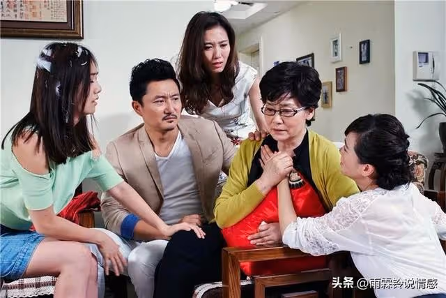 兒媳偷往娘家搬東西,婆婆不動聲色送親家金鐲子,兒媳:是我不對