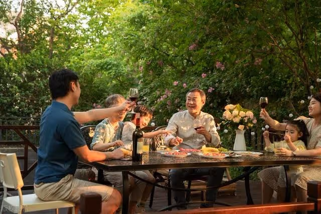我熱情招待來旅遊的表姐,四天花三萬,她的做法我決定斷親