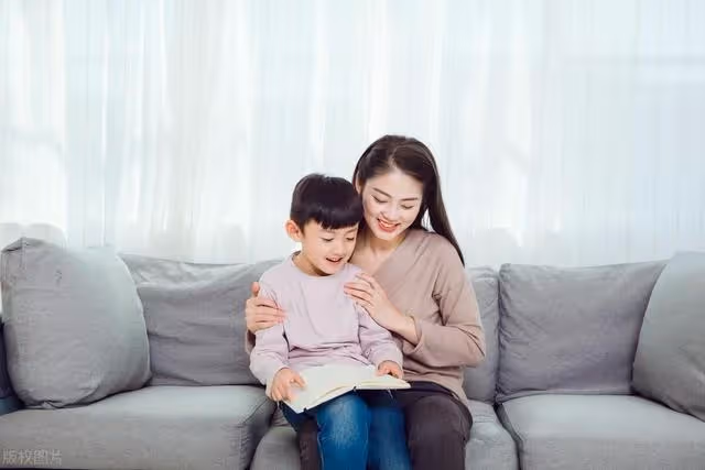 我婚後瘋狂補貼家裡,父親臨終讓老公撫養弟弟,他不同意提出離婚