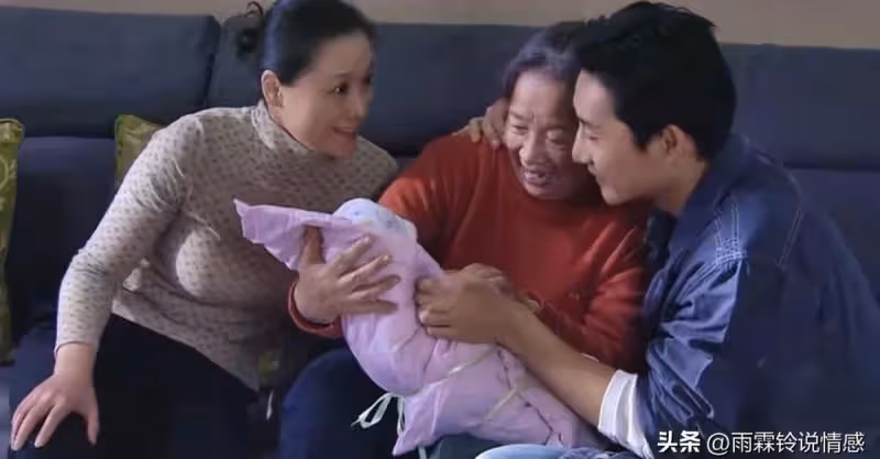 婆婆獨自帶娃4年，讓親家母看管3天，兒媳怒斥：我媽不會帶孩子