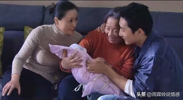 婆婆獨自帶娃4年,讓親家母看管3天,兒媳怒斥:我媽不會帶孩子
