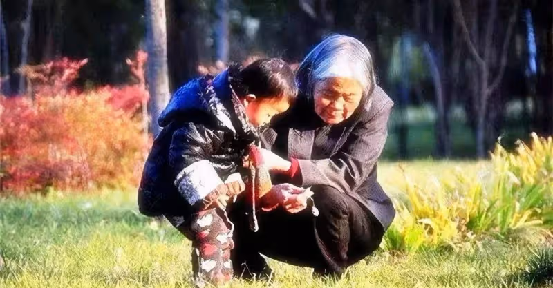 在兒子家養老，兒媳直呼其名，孫子有樣學樣，我住倆月狼狽回老家