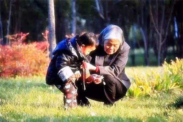 在兒子家養老,兒媳直呼其名,孫子有樣學樣,我住倆月狼狽回老家