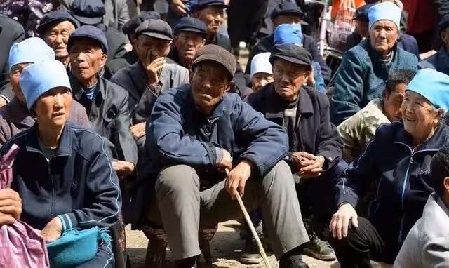 在兒子家養老,兒媳直呼其名,孫子有樣學樣,我住倆月狼狽回老家