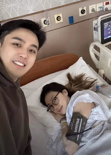 程曉玥帶女兒去迪士尼,寶寶才1個月大就出來營業,幾乎全程在哭