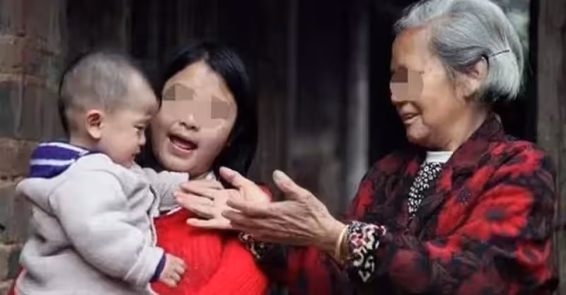 剖宮產生下雙胞胎女兒！婆婆嫌棄嗆聲「滾回娘家坐月子」，第二天「兒媳的反擊」讓婆婆含淚求原諒