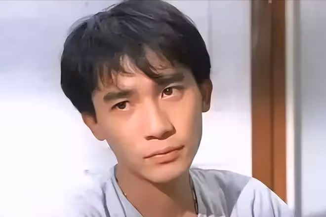原來61歲長居日本的梁朝偉,已經走上了另一條人生之路