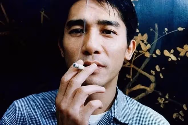原來61歲長居日本的梁朝偉,已經走上了另一條人生之路