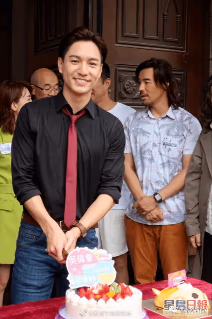吳偉豪25歲生日獲索女獻吻!馬德鍾寄厚望:成為最年輕視帝
