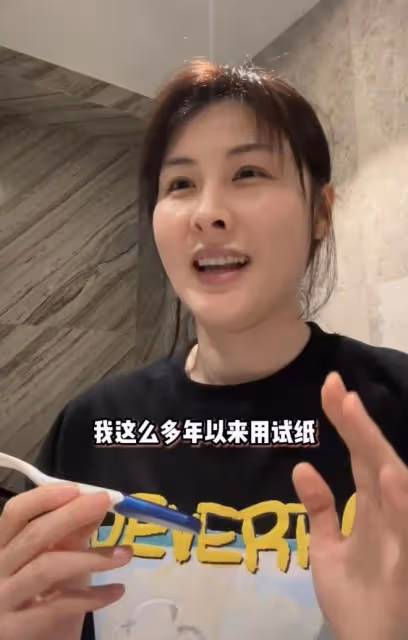恭喜!33歲女星官宣懷孕,老公激動到捂臉哭泣,結婚10年備孕艱辛