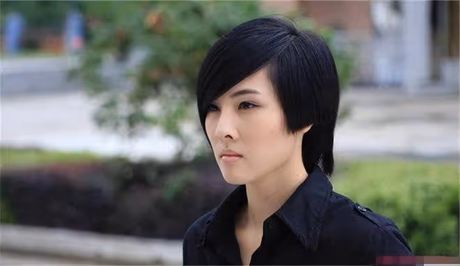 恭喜!33歲女星官宣懷孕,老公激動到捂臉哭泣,結婚10年備孕艱辛