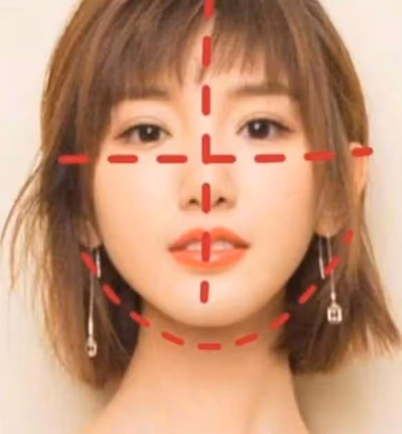 迪士尼偶遇毛曉彤,雙馬尾編髮造型似少女,眼角變歪疑似整容