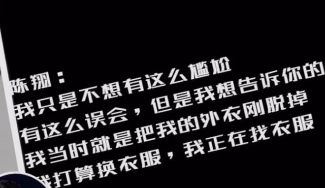 迪士尼偶遇毛曉彤,雙馬尾編髮造型似少女,眼角變歪疑似整容