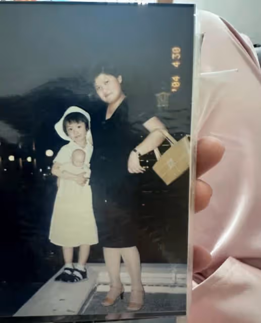 韓安冉曬5歲童年照,留短髮俏皮可愛,網友直呼:不整容好看
