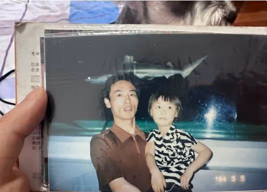 韓安冉曬5歲童年照,留短髮俏皮可愛,網友直呼:不整容好看