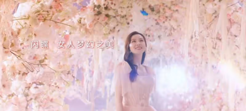 劉詩詩靠氣質拿下貴婦代言!穿粉裙美成迪士尼在逃公主,臉太顯嫩