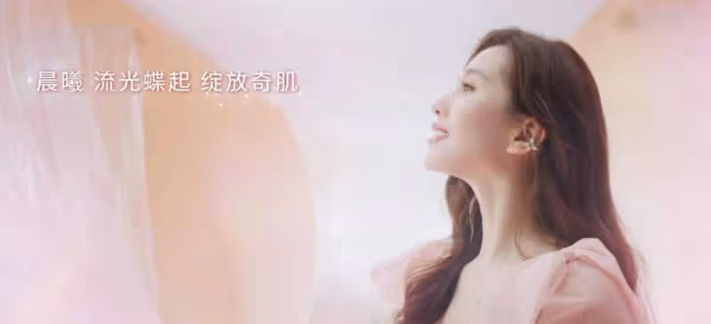 劉詩詩靠氣質拿下貴婦代言!穿粉裙美成迪士尼在逃公主,臉太顯嫩