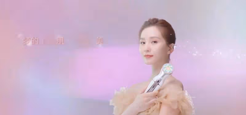 劉詩詩靠氣質拿下貴婦代言!穿粉裙美成迪士尼在逃公主,臉太顯嫩