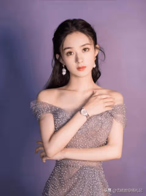 有品味的女人很少穿金銀,卻更愛這「3種」,貴氣十足