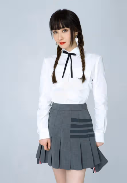 47歲陳德容讓人無地自容,穿學生制服扎雙馬尾,大把年紀比95後還嫩