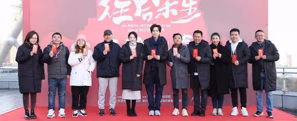 46歲鍾漢良新路透曝光!穿大衣出街臉嫩得像26,身材堪稱男星典範