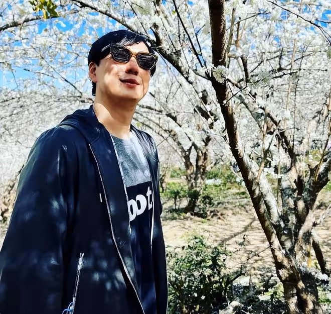 蕭煌奇摘下墨鏡自證雙眼已經失明，不戴墨鏡的照片公開