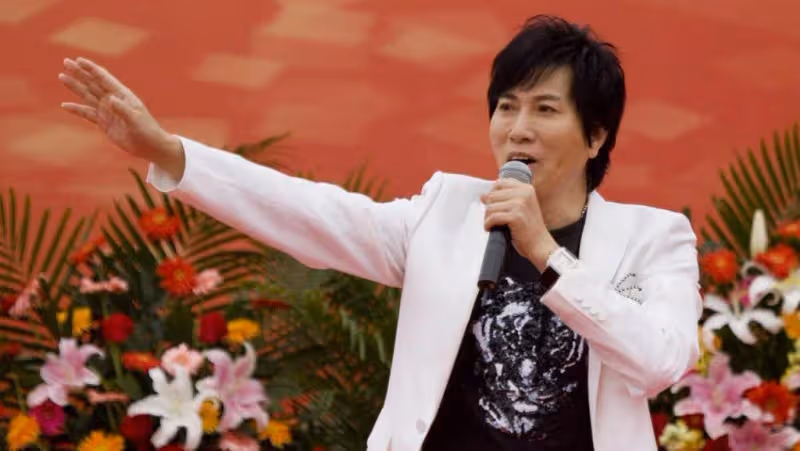 與費玉清號稱台灣雙雄,他靠「一首歌紅40年」掙了40億 52歲死後「還為家鄉」帶來上億元!