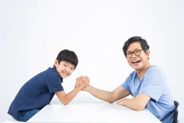 給兒子交了5年房貸,我偷偷發現戶口本孫子姓名,老了守好錢袋子