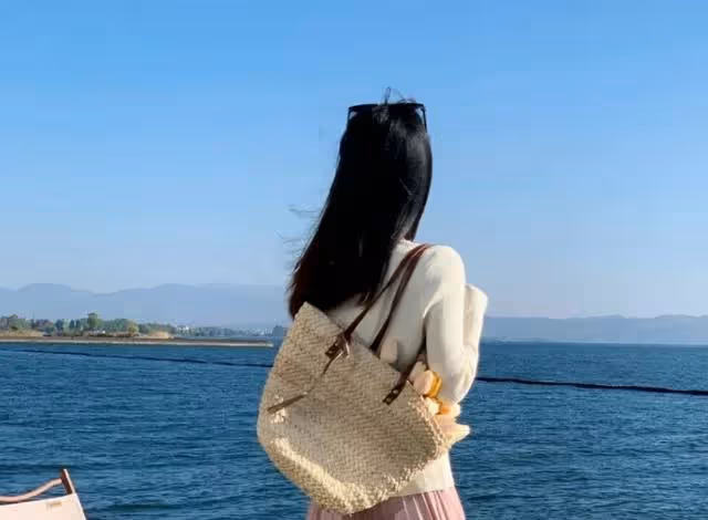 我供弟弟上大學給他買車買房,只因給自己買了1套房,我媽就罵我