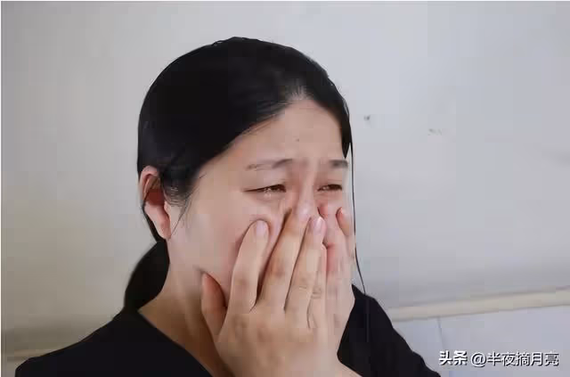 母親生病,我坐16小時火車趕回,無意聽見母親談話,我轉身就走