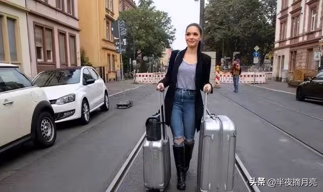 母親生病,我坐16小時火車趕回,無意聽見母親談話,我轉身就走