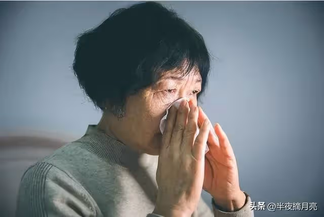 在兒子家養老,生病3天沒幹活,兒媳摔碗兒子陰著臉,我連夜回家