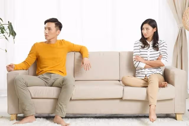 婆婆上門要養老,我不同意,兩天後她直接搬來,我怒而和丈夫離婚