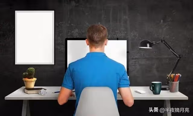 高考結束後,我砸爛了兒子的筆記本電腦,他怒吼咆哮,我輸的徹底