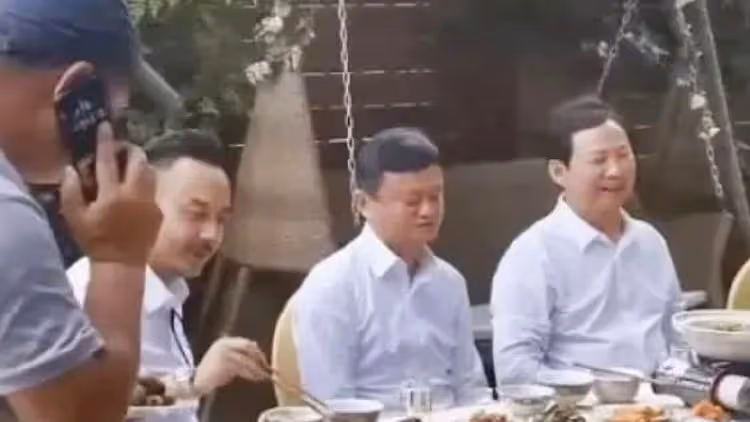 馬雲近況刷屏！擔任東京大學教授，身材發福，與汪涵在豪宅暢聊