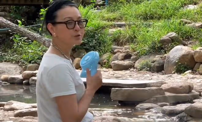 58歲香港「甜美」打星近照曝光!曾與前夫互爆對方婚外情!直呼豪門不好玩