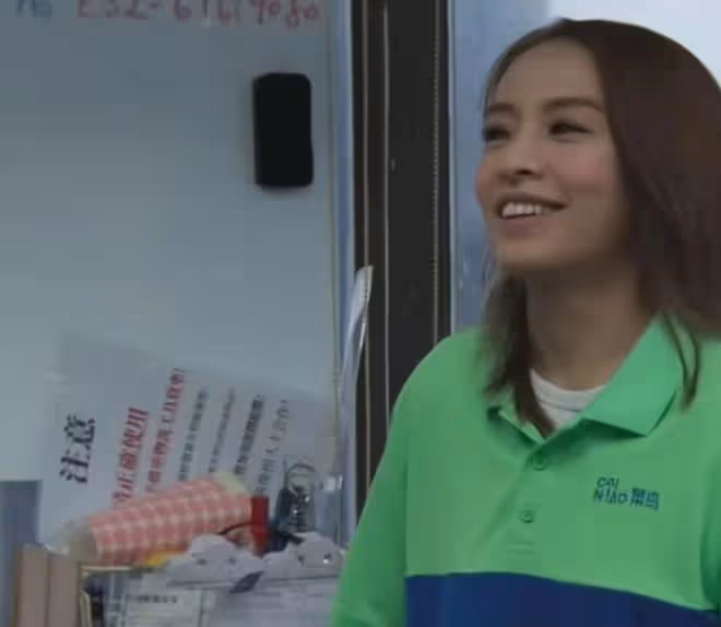 80後女星因老公癱瘓經濟陷困難，毅然轉行做物流，親自搬貨很賣力