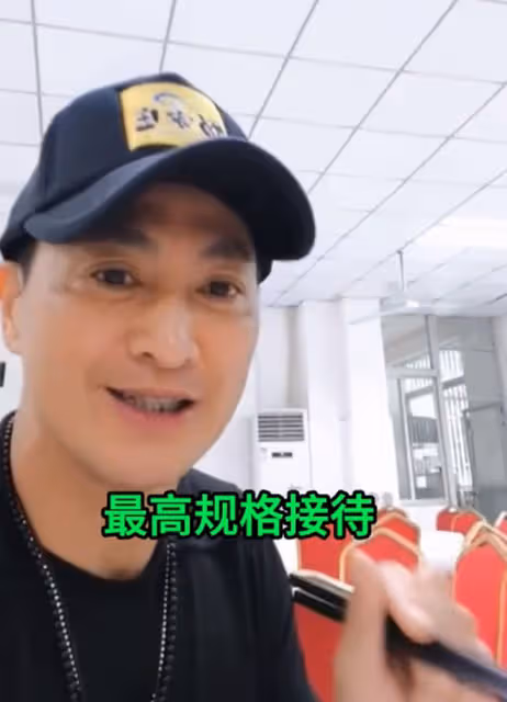 何家勁工廠接待2位明星好友！在飯堂備一桌家常菜，稱是最高規格