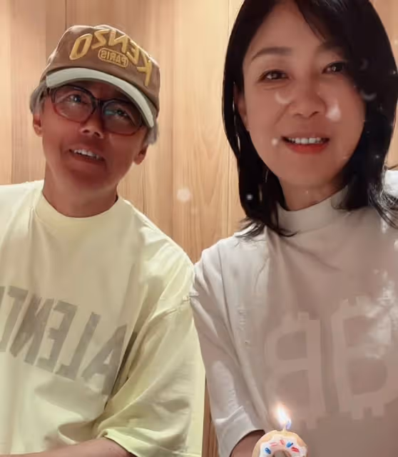 張宇頂滿頭白髮為妻子慶生！十一郎去年入院急壞老公，57歲精神好