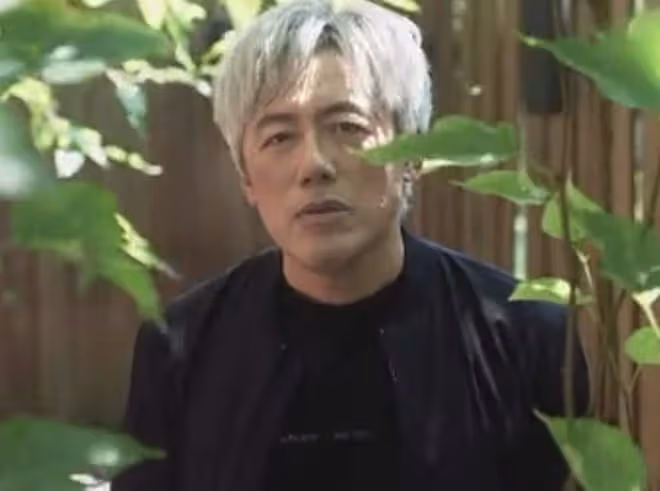 張宇頂滿頭白髮為妻子慶生！十一郎去年入院急壞老公，57歲精神好