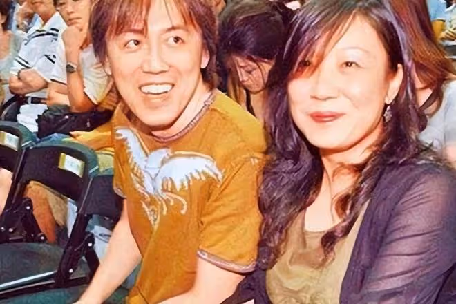 張宇頂滿頭白髮為妻子慶生！十一郎去年入院急壞老公，57歲精神好