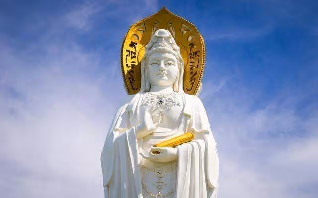 心誠則靈，拜觀音菩薩時「心中默念」三句話「種善因得善果」好運自然來！